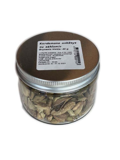 Cardamom pods with seeds